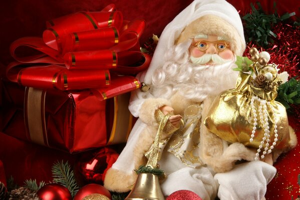 Babbo Natale allegro con borsa per il nuovo anno