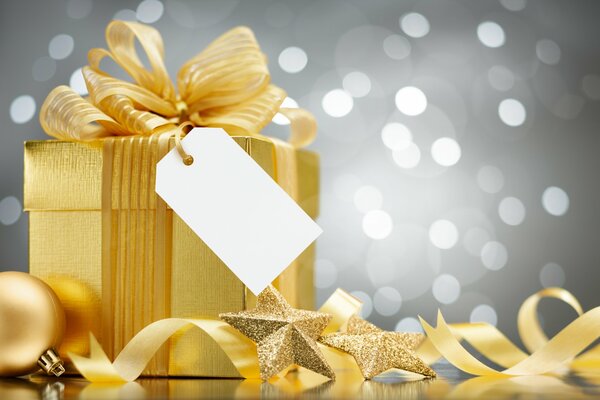 Confezione regalo in oro per Capodanno e Natale