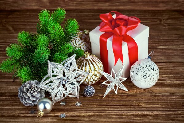 Decorazioni natalizie e regali per il nuovo anno