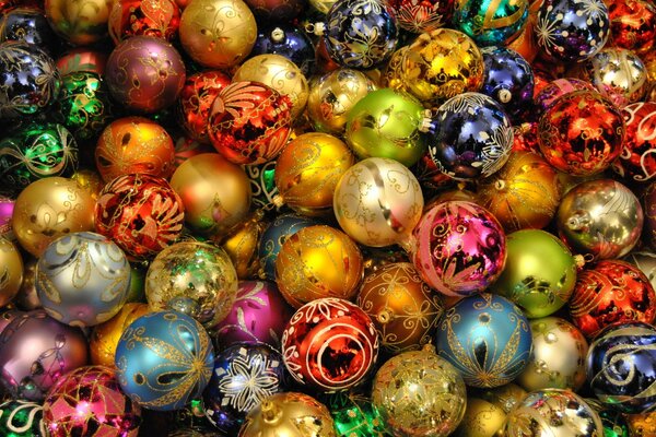 Beaucoup de boules de Noël