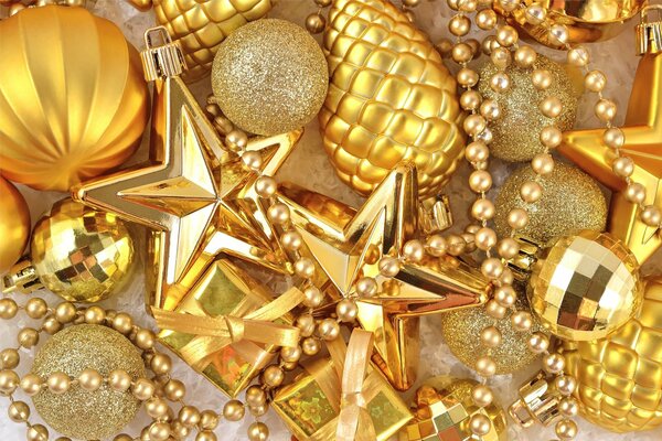 Goldene Weihnachtsschmuck