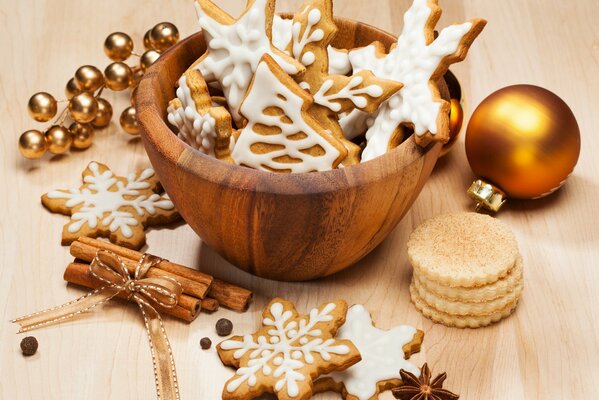 Cinnamon cookies in the form of a Christmas tree and snowflakes