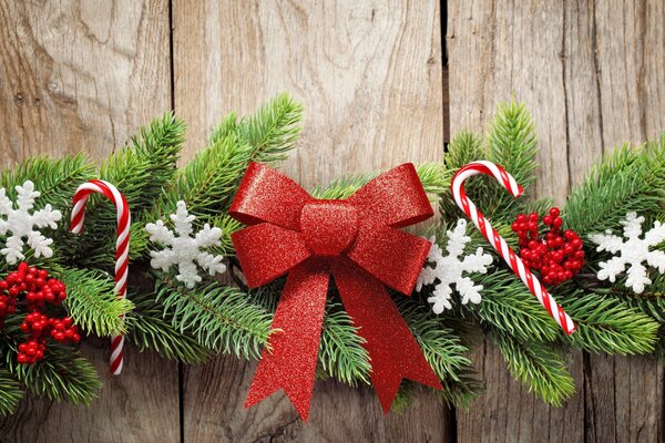 Boules de Noël avec des arcs pour le Nouvel an