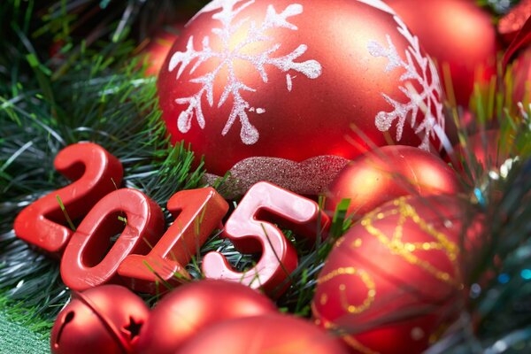 Chiffres de l année 2015 sur fond d arbre de Noël et des boules