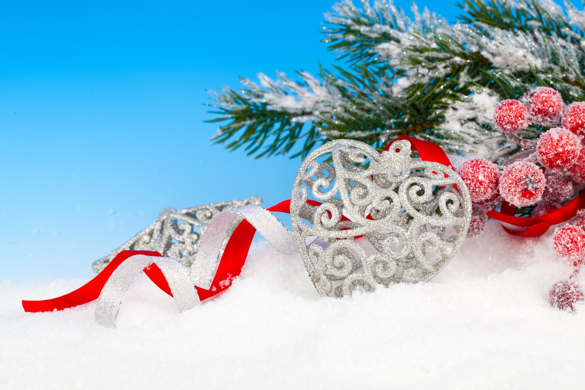 herz silber spielzeug weihnachtsbaum schnee zweige fichte beeren spitz feiertage winter neujahr weihnachten