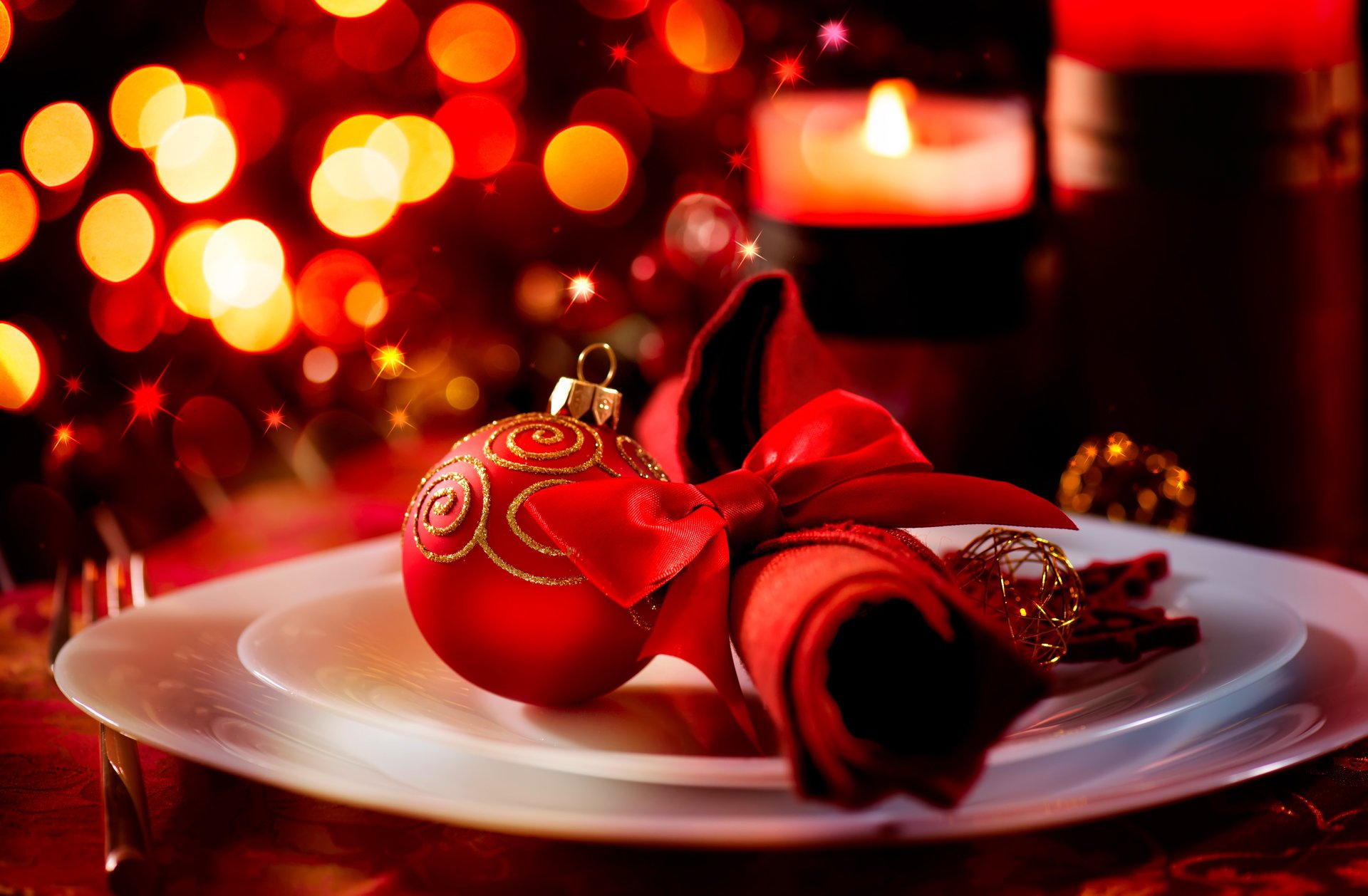 ball red napkin dish tableware table festive bokeh winter lights holidays candles new year christma