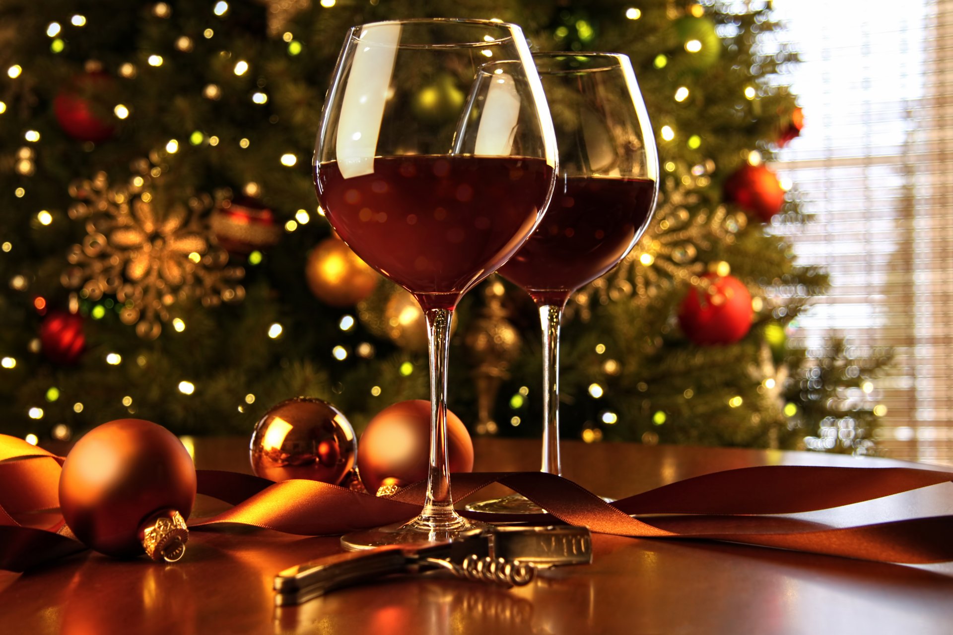 joyeux noël décoration boules nouvel an boules vin verres à vin arbre de noël