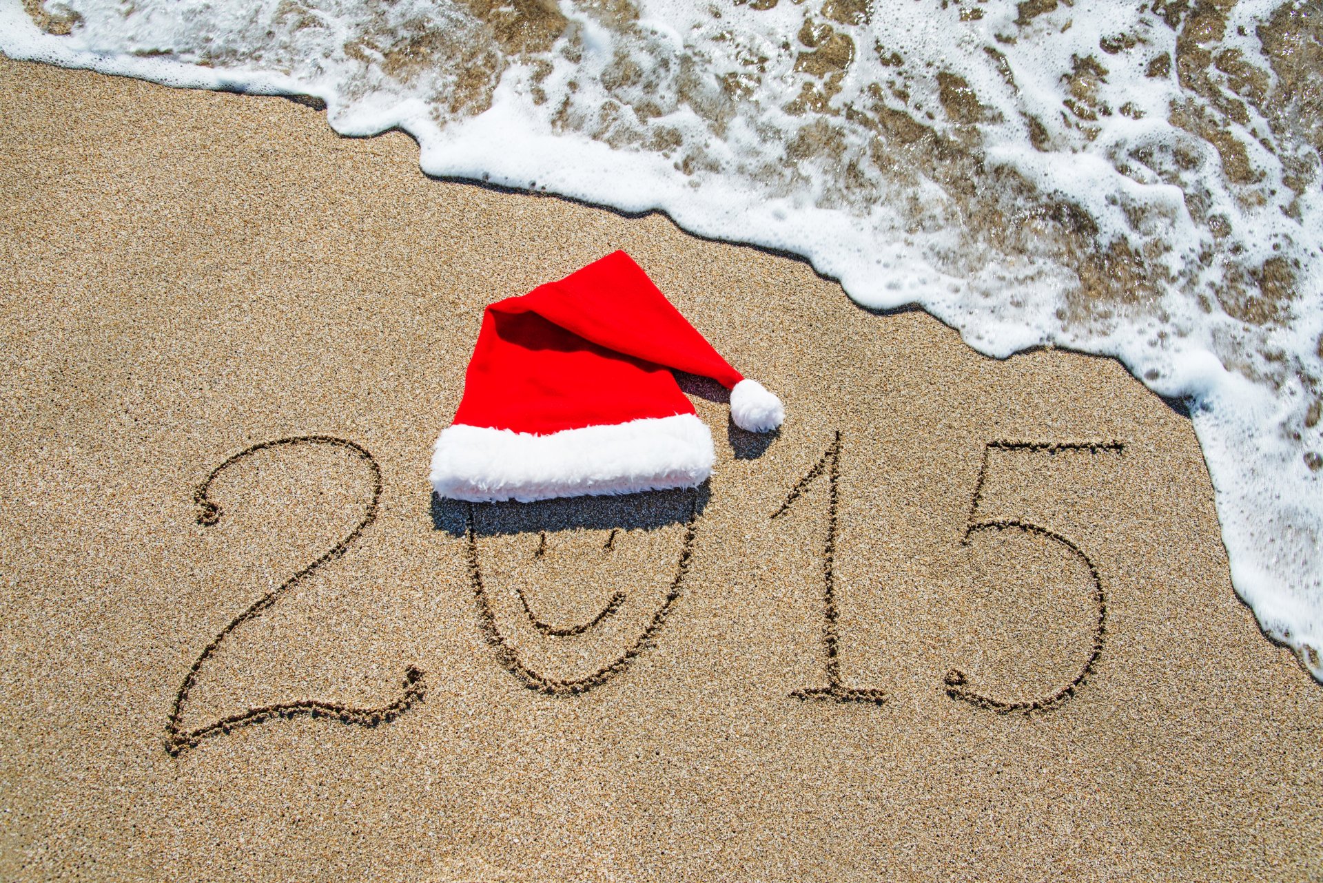 glücklich neues jahr strand sand meer 2015 weihnachtsmütze frohes neues jahr