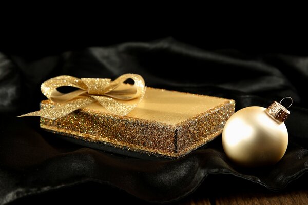 The golden box as an anticipation of the holiday