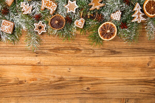 Ramas de árbol de Navidad en el tablero