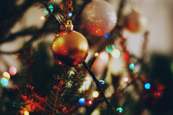 Close-up of Christmas tree toys with a garland