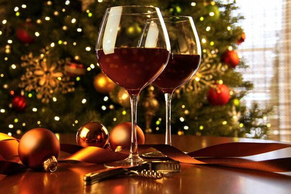 Festive table decoration with balloons and wine glasses