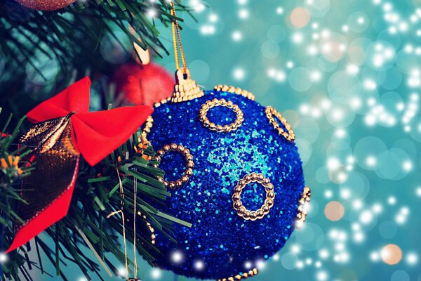 Archi, palline blu decoravano l albero di Natale per il nuovo anno