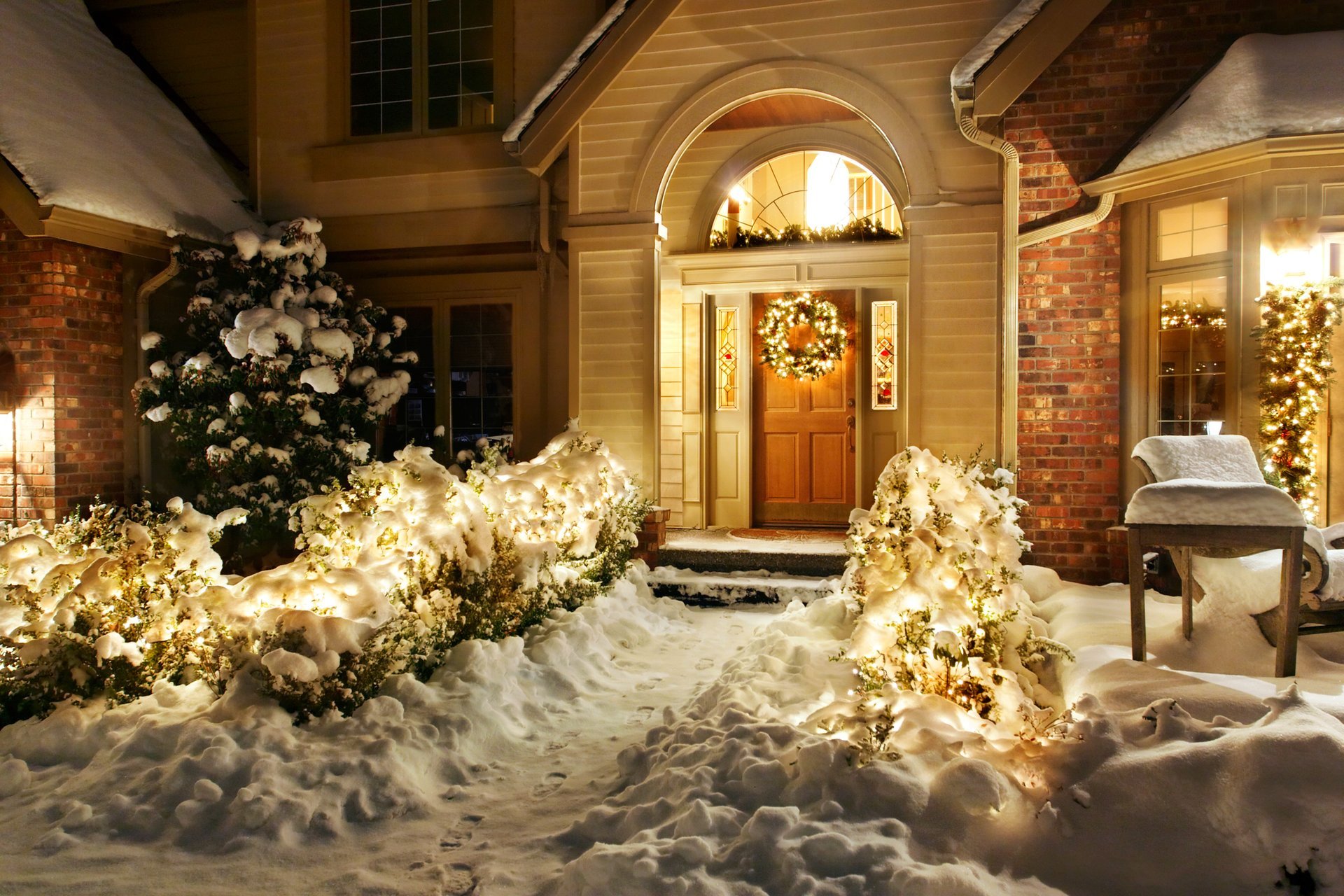 feliz año nuevo vacaciones feliz navidad naturaleza corona de navidad ventanas decoración invierno nieve arquitectura casa luces noche invierno linternas decoración feliz navidad vacaciones