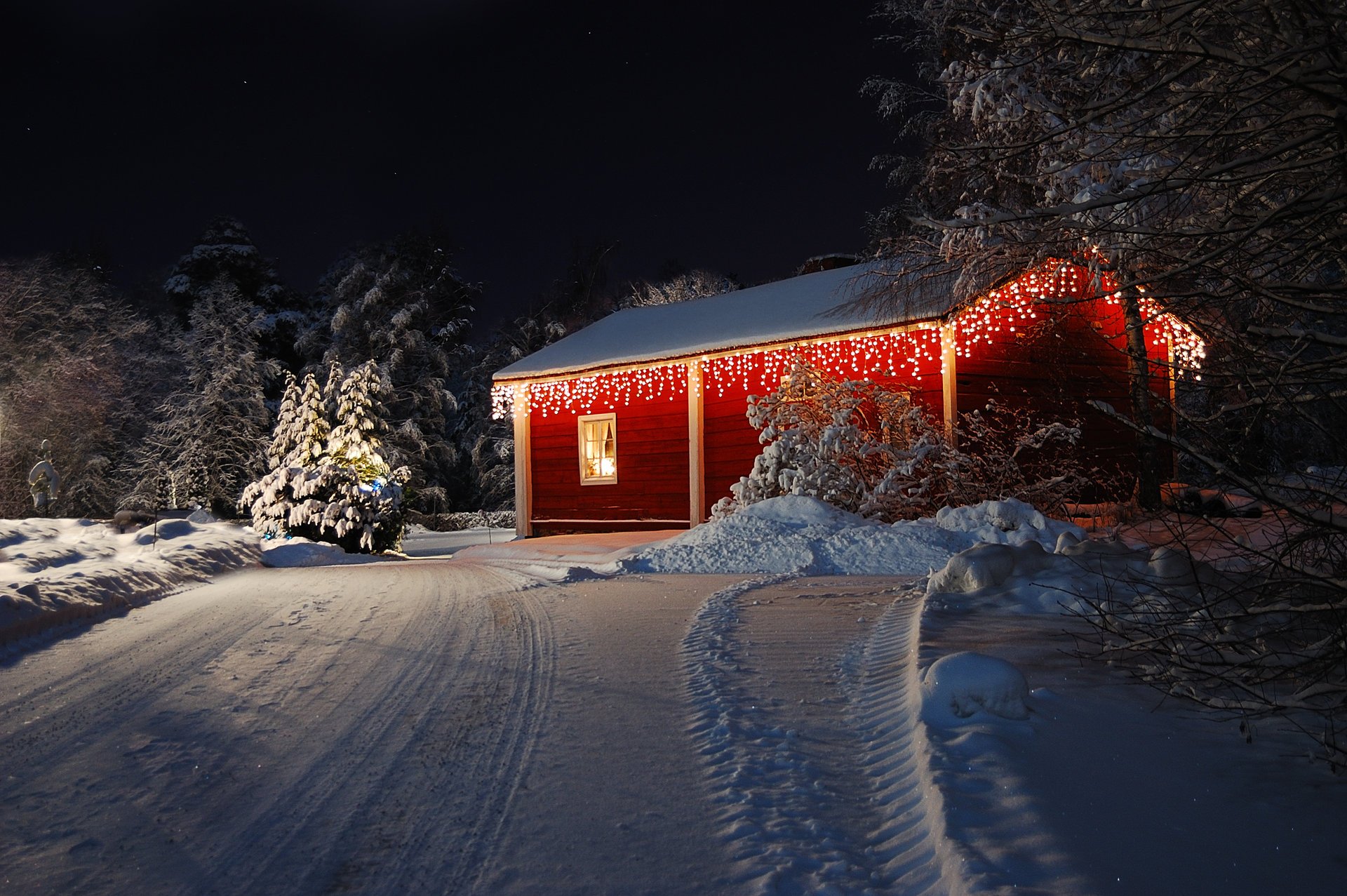 inverno vacanze neve natura casa lanterne felice anno nuovo buon natale foresta strada alberi inverno buon natale vacanza luci