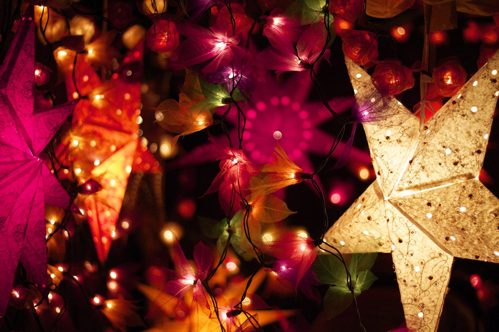 guirlande lumières multicolore étoile or décoration paysage vacances hiver nouvel an noël