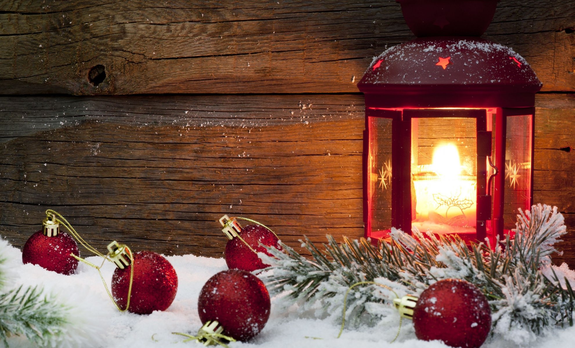 urlaub neujahr laterne feuer kerze weihnachtsschmuck spielzeug bälle rot winter schnee hintergrund tapete widescreen vollbild widescreen