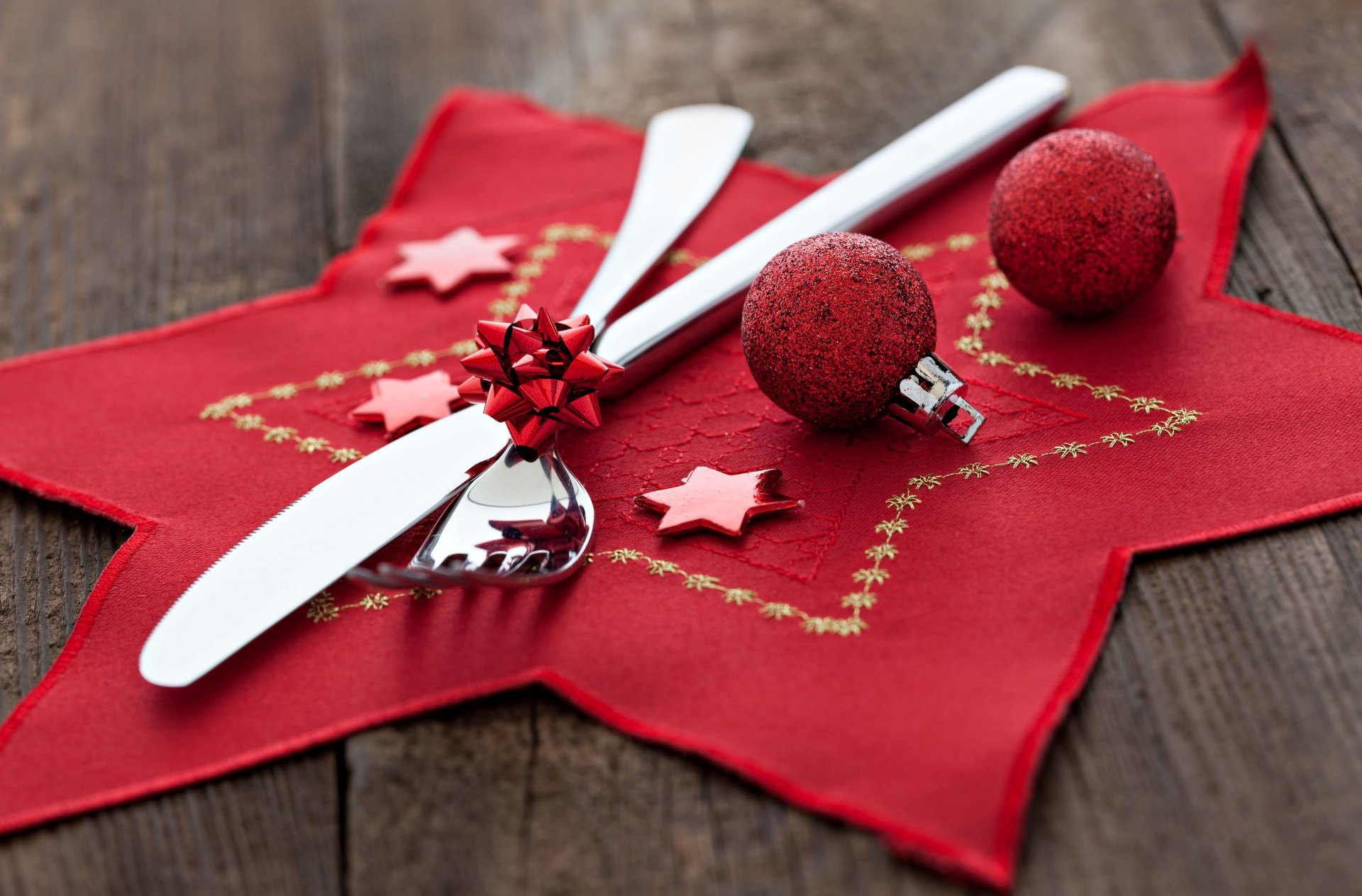 neujahr urlaub gabel messer weihnachtsschmuck ballon spielzeug rot hintergrund tapete widescreen vollbild widescreen