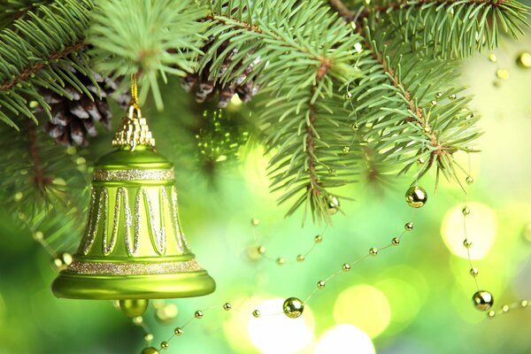 Cloche en verre sur l arbre de Noël