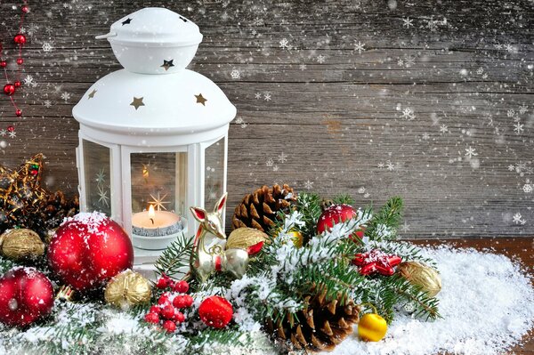 Lanterne de Noël avec des jouets de Noël