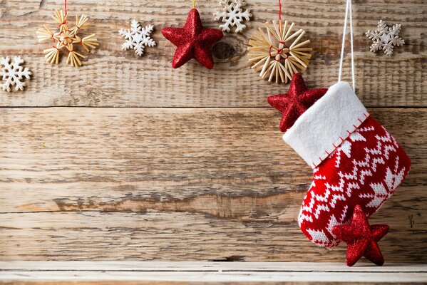 Pared de Navidad con bolas para regalos