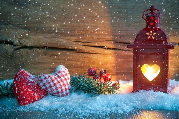 Рождественский фонарь под снегом