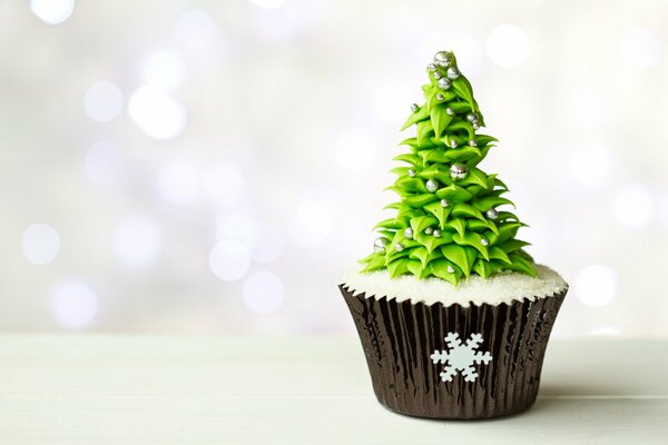 Cupcake With A Christmas tree. Christmas descartes