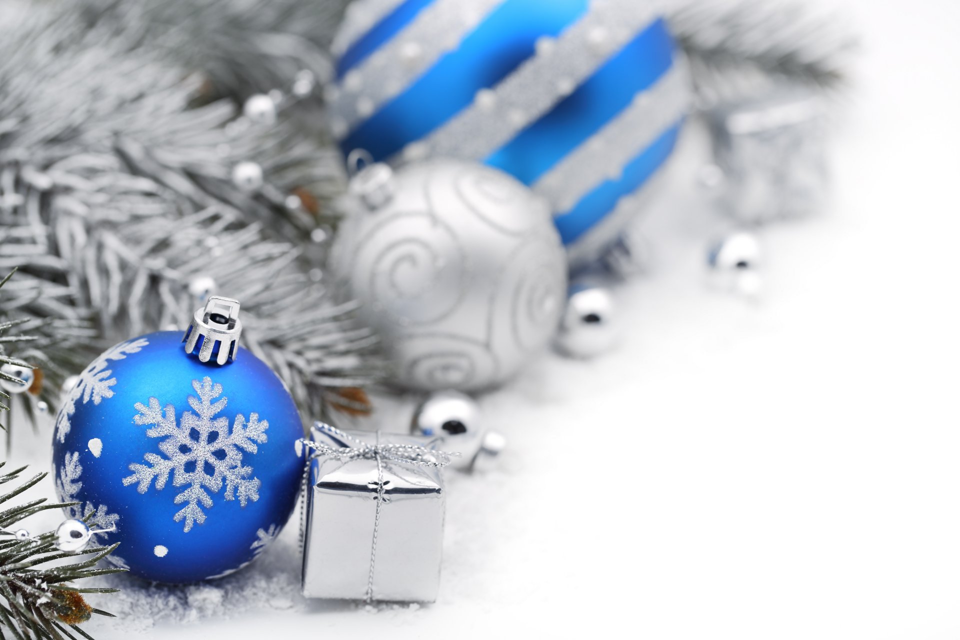 buon natale nuovo anno blu argento palle bokeh regali nuovo anno decorazione