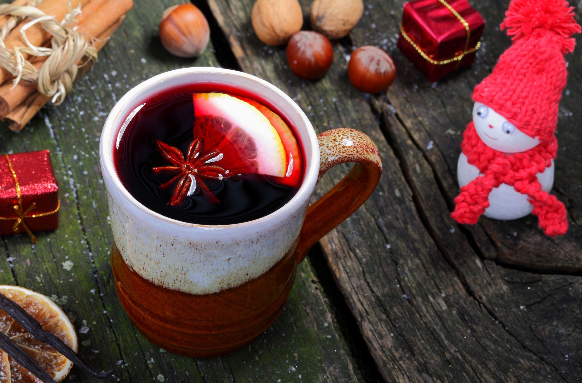 año nuevo vacaciones navidad taza canela regalos juguete muñeco de nieve té calor nueces fondo papel pintado pantalla ancha pantalla completa pantalla ancha