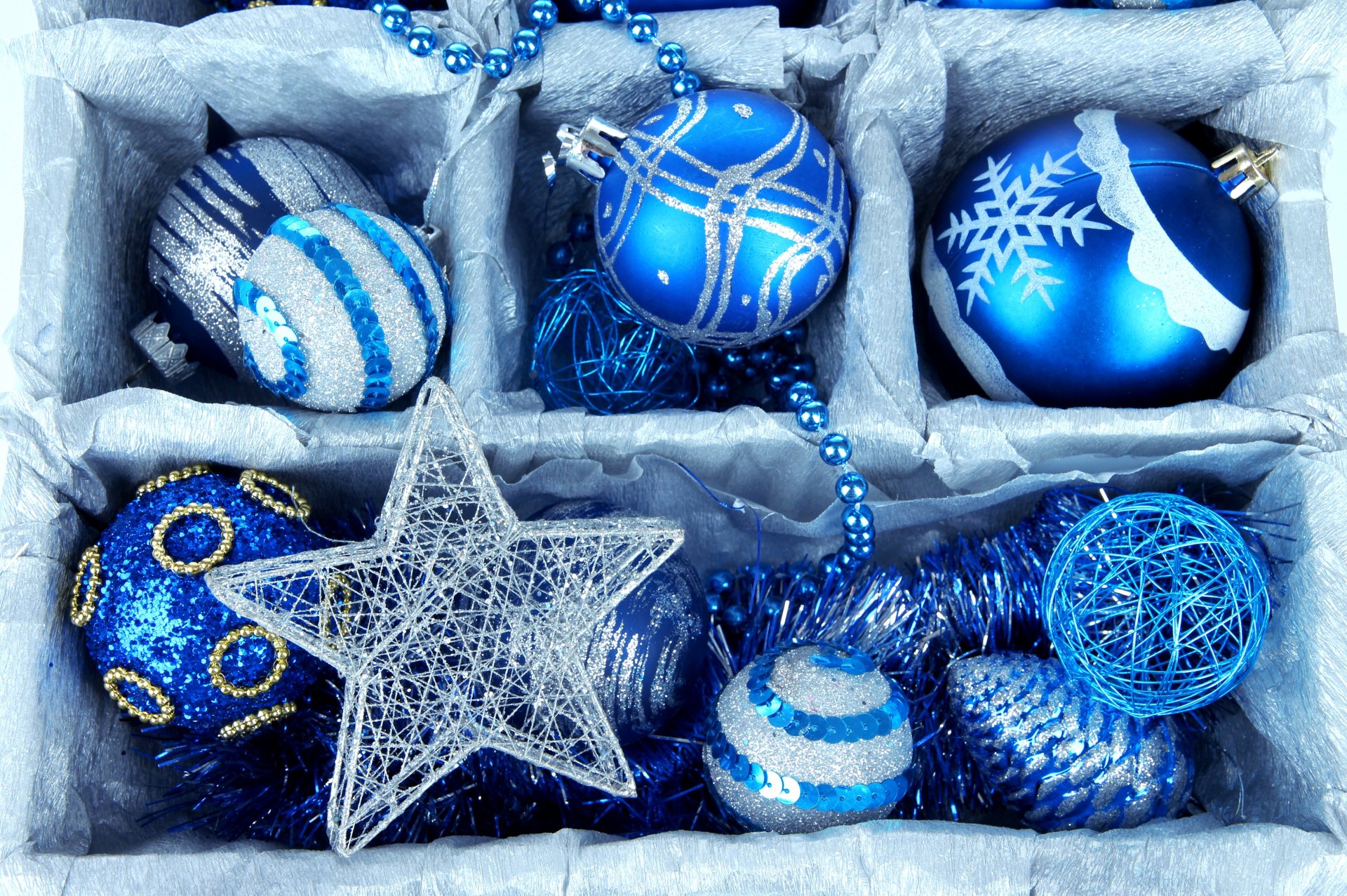 año nuevo navidad juguetes árbol de navidad bolas bolas azul conos cuentas caja decoraciones invierno vacaciones