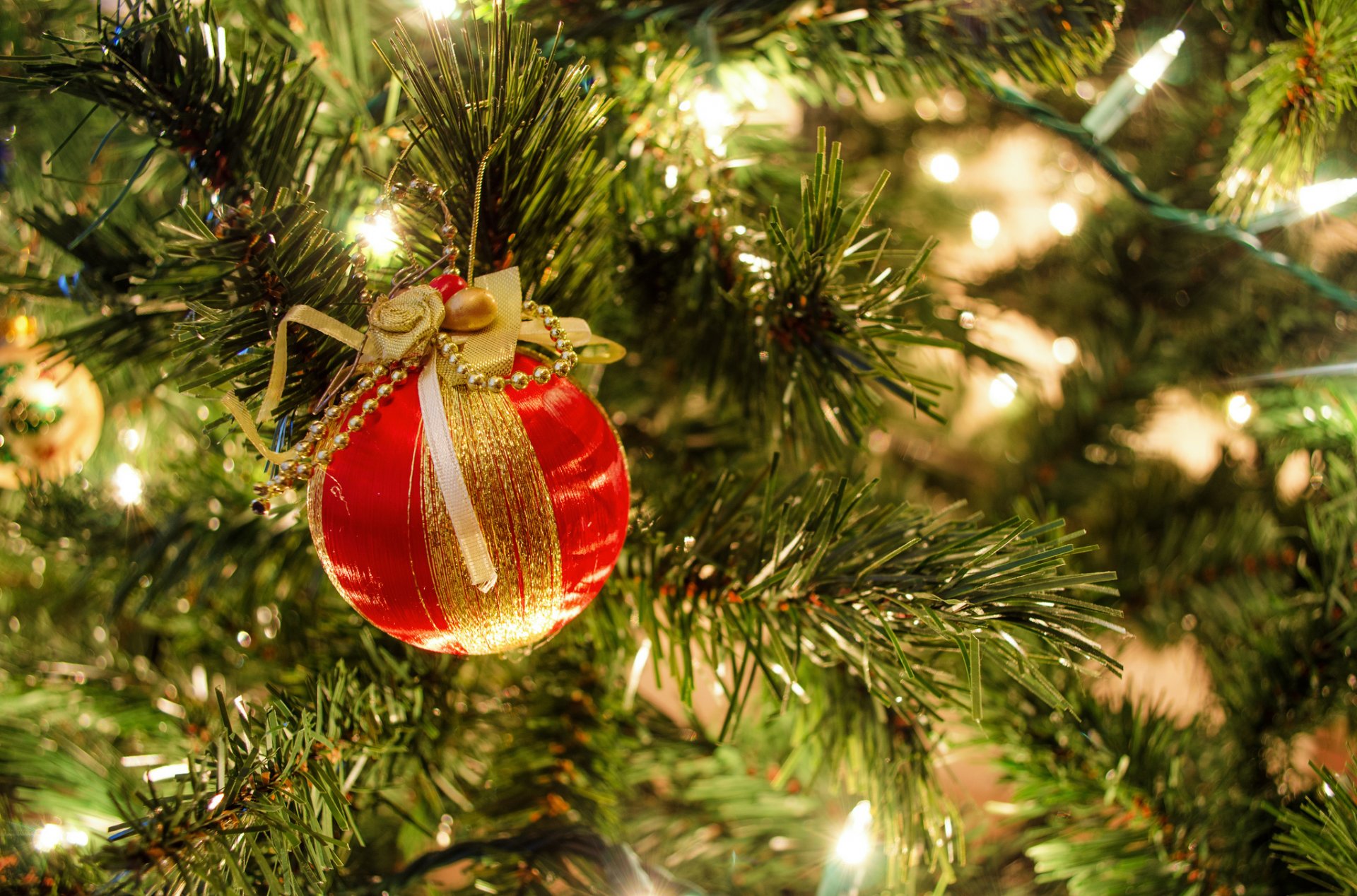 ball red christmas tree garland branches new year holiday