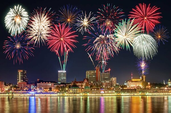 Dans la ville de feux d artifice dans la nuit du nouvel an