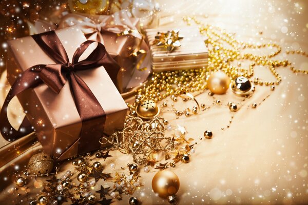 Красивые золотые коробки для подарков на новый год