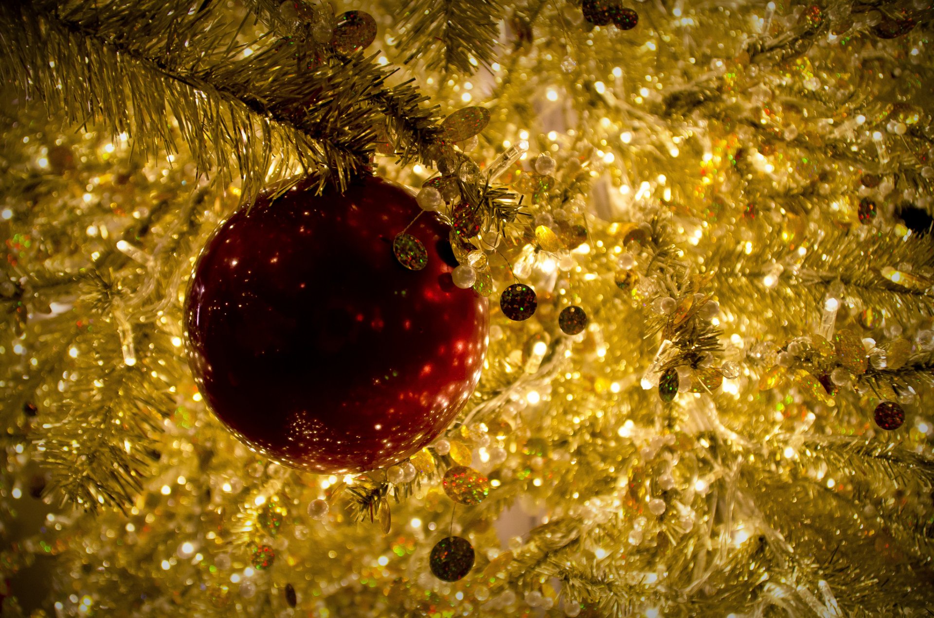 christmas new year ball red toys christmas tree tinsel gold