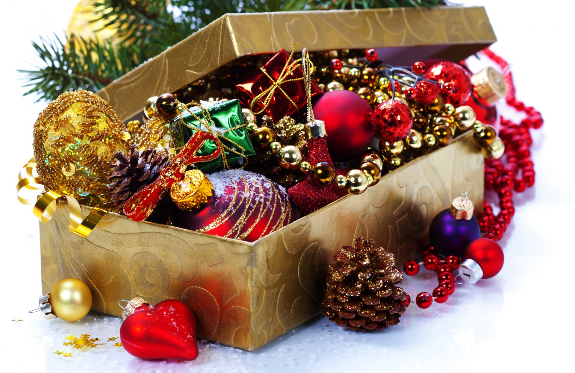 scatola alberi di natale giocattoli palle palle coni capodanno natale vacanze