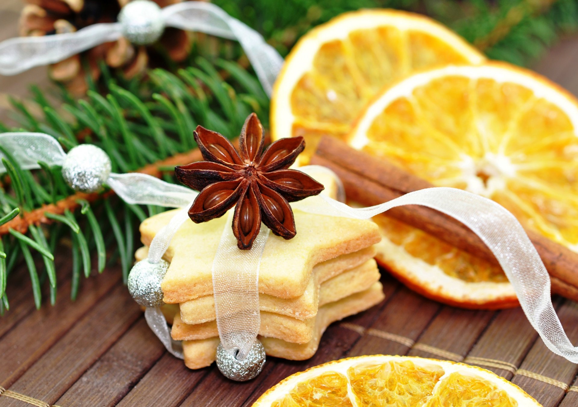 biscuits badiane anis cannelle orange branche épinette pomme de pin nouvel an noël