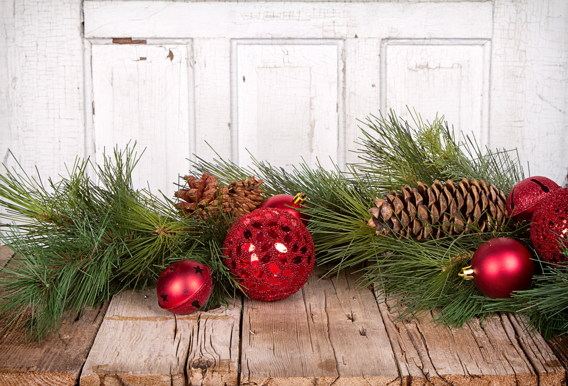 branche pin pommes de pin nouvel an jouets arbre de noël boules boules rouge