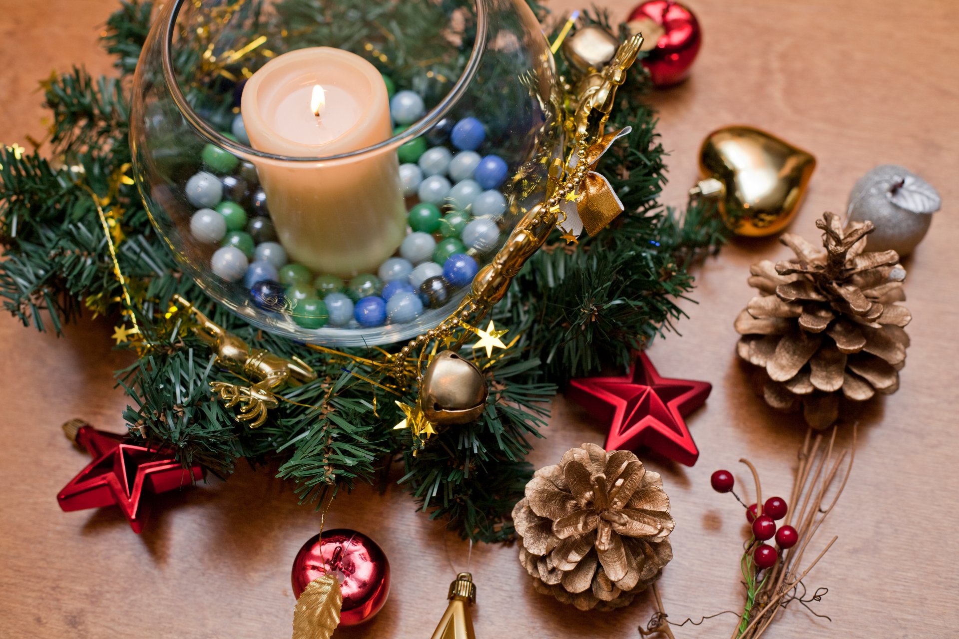 año nuevo juguetes árbol de navidad conos árbol estrellas decoraciones de pie manzanas corona de año nuevo vela vacaciones