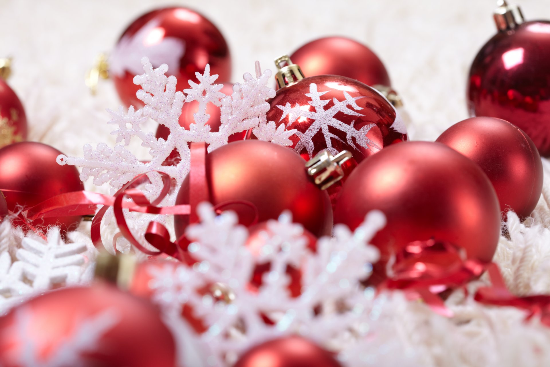 boules boules rouge flocons de neige rubans jouets décoration vacances nouvel an noël