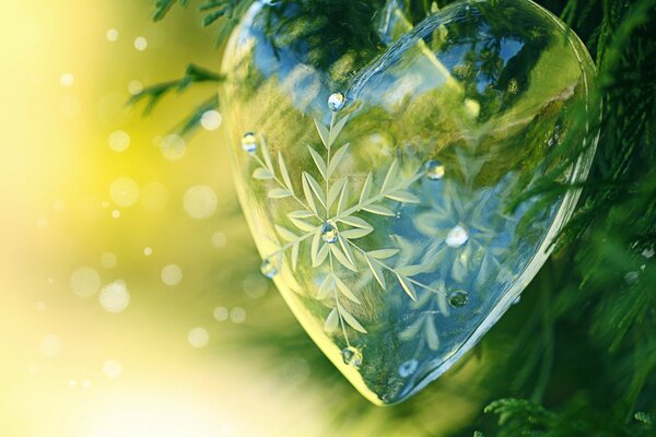 Coeur de verre suspendu à l arbre de Noël