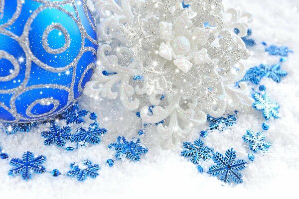 Decorazioni per il nuovo anno: palle di fiocco di neve