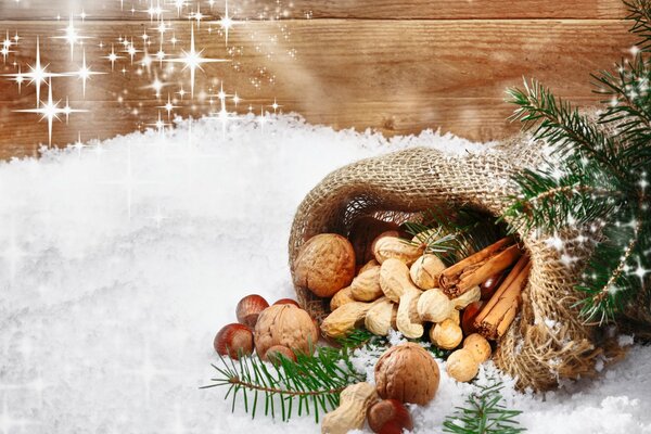Набор орехов в мешке на Рождество