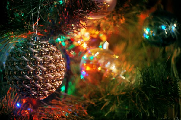 Homemade Christmas tree toy made of beads