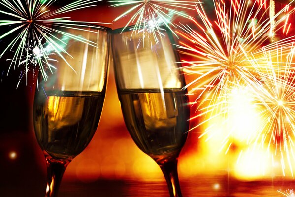Шампанское, бенгальские огни, самый долгожданный праздник нового года