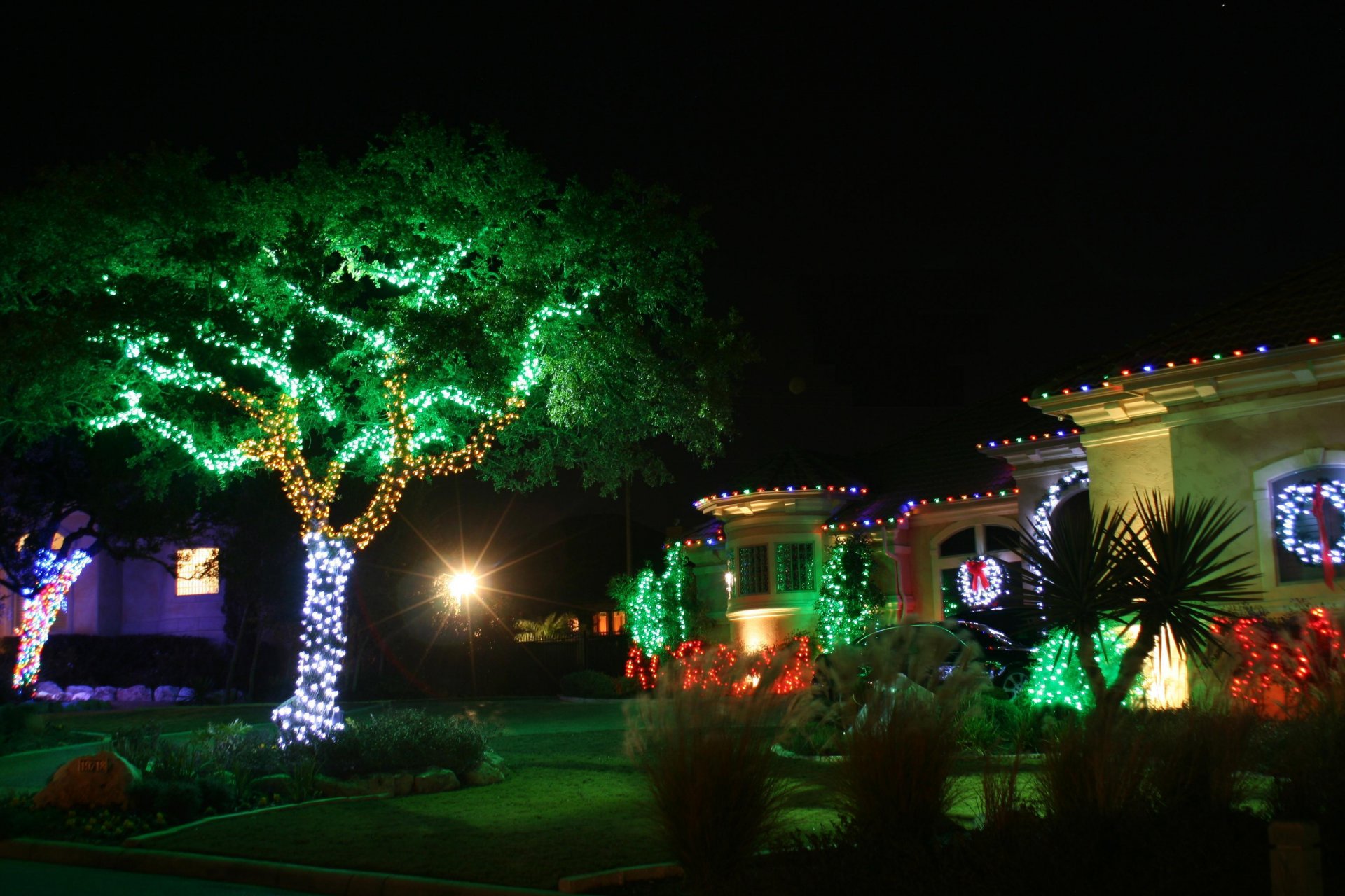 chaud noël noël lumières de noël vert maison paysage lanternes nuit rouge arbres blanc décoration chalet lumières