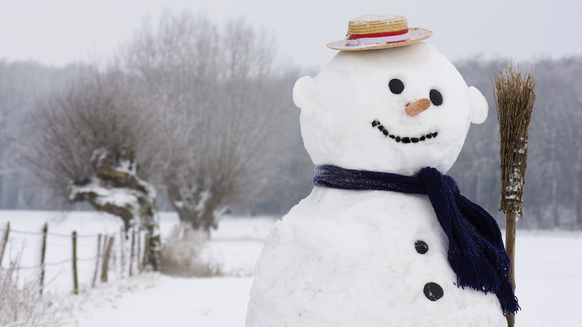 bonhomme de neige balai chapeau hiver écharpe sourire 1920x1080