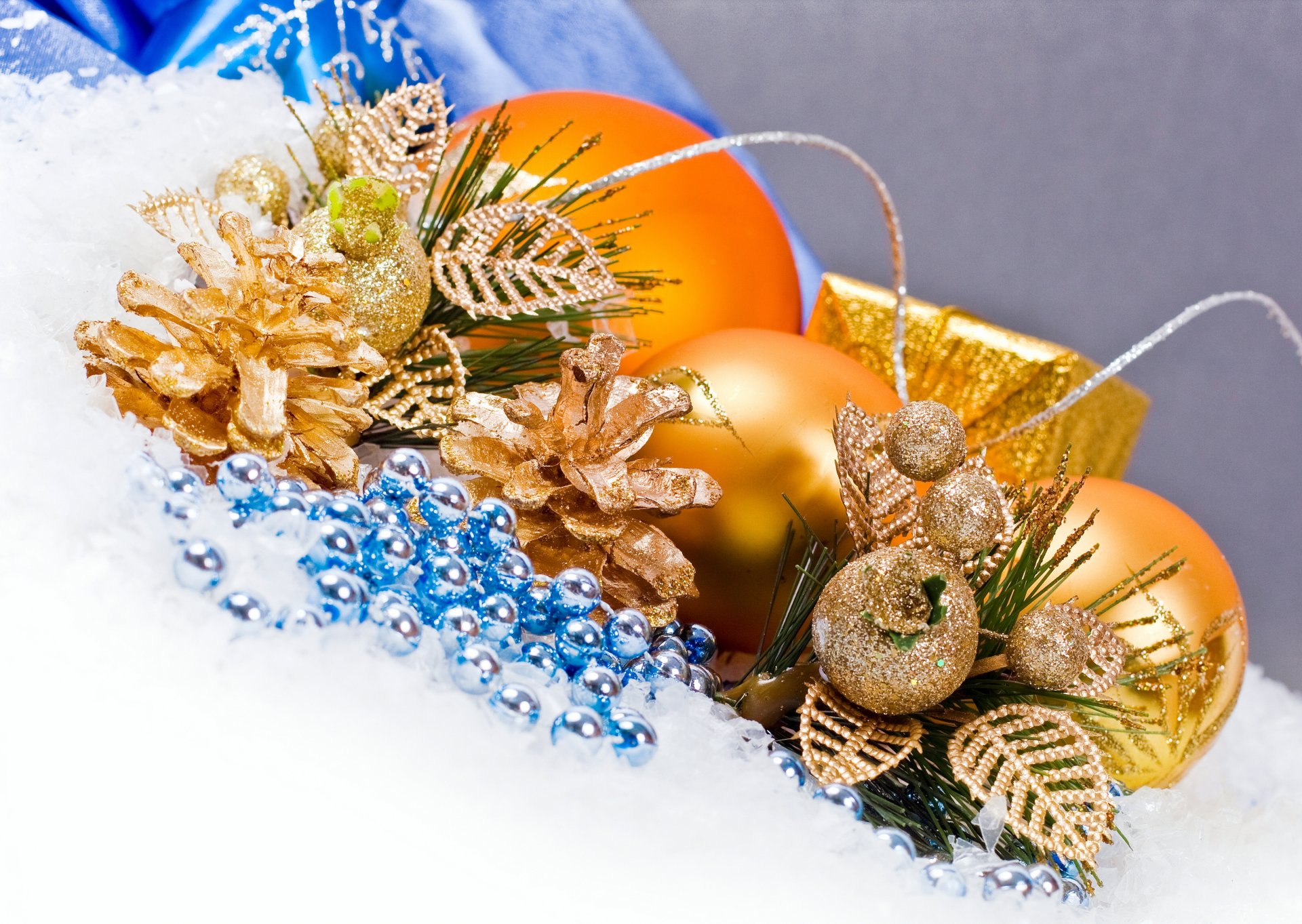 balls balls christmas tree decorations toys gold beads cones new year christmas holiday