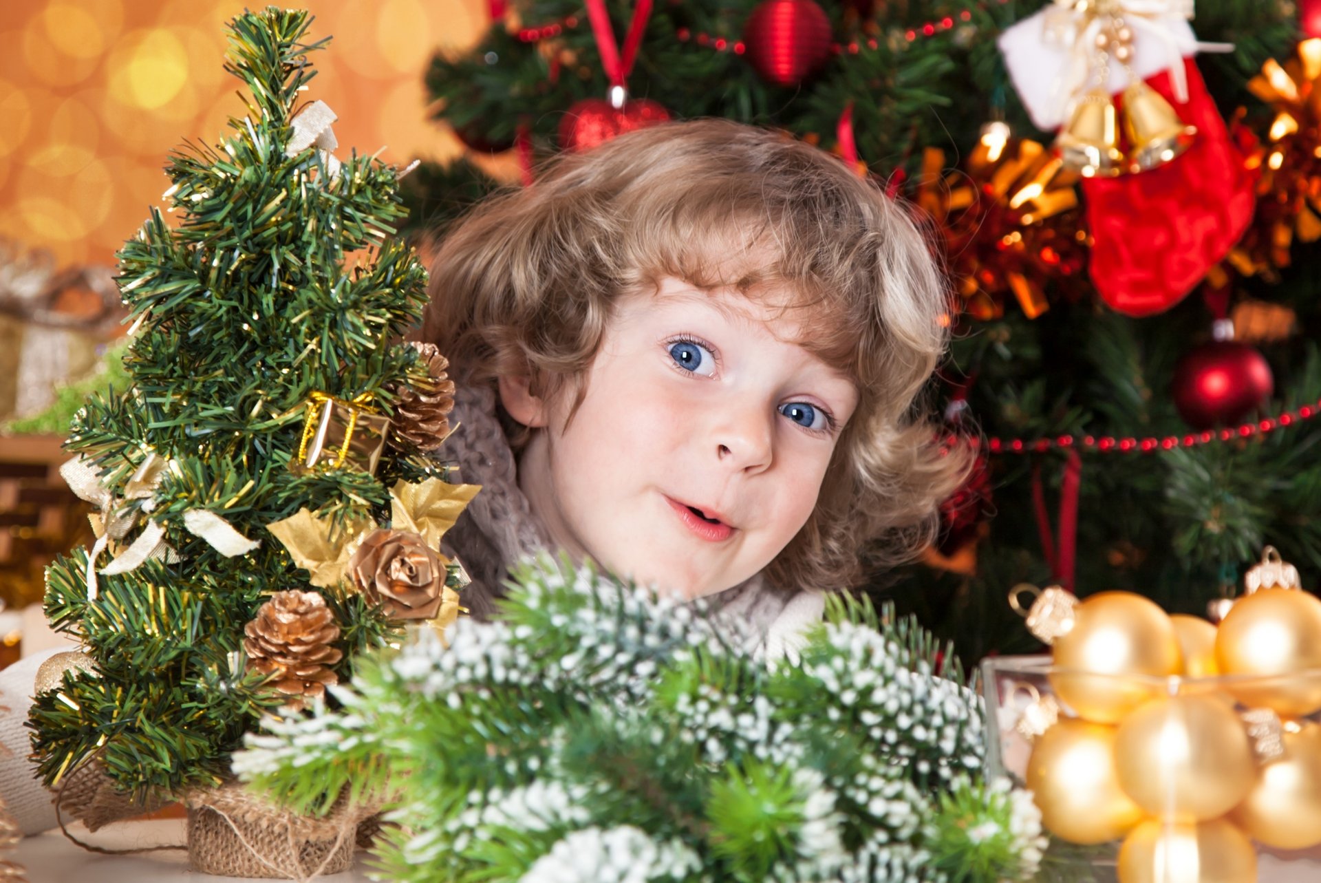 blue eyes curls surprised gifts holiday decoration