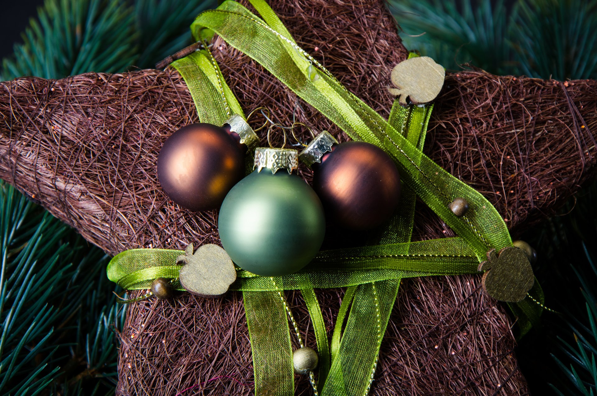 nouvel an noël vacances décoration boules vert brun étoile