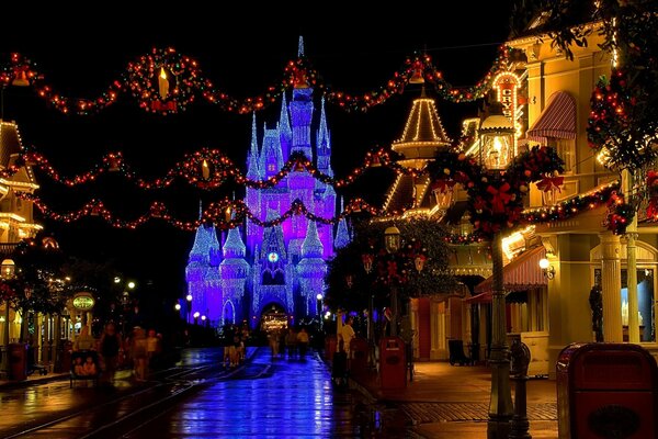 Decoraciones navideñas de año nuevo del castillo y la ciudad